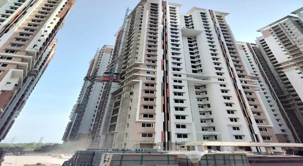 (JUL 2025) BLOCK-G: 26TH FLOOR WALL PUNNING WORK IS IN PROGRESS